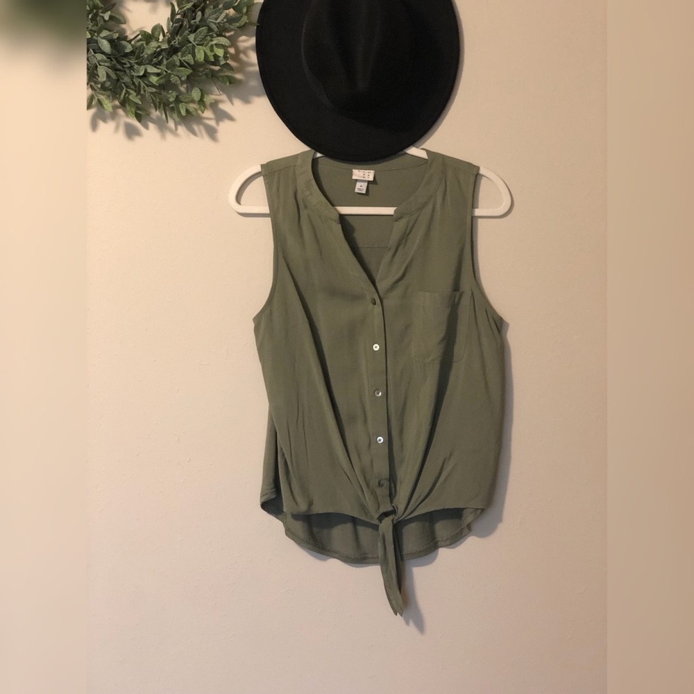 A New Day Front Tie Top sz M